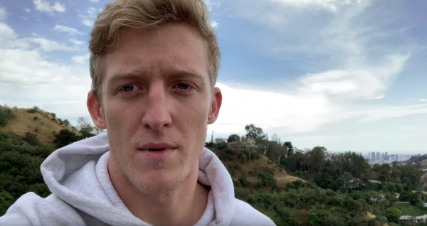 What camera does Tfue use?